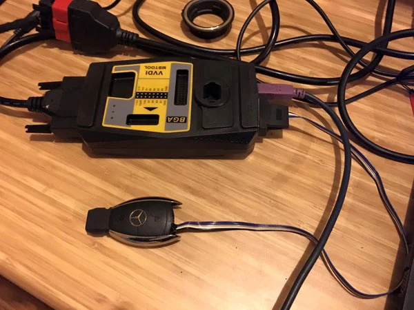 Xhorse VVDI MB Tool With 1 Year Tokens + MINI VVDI KEY TOOL - Adapter and connection details
